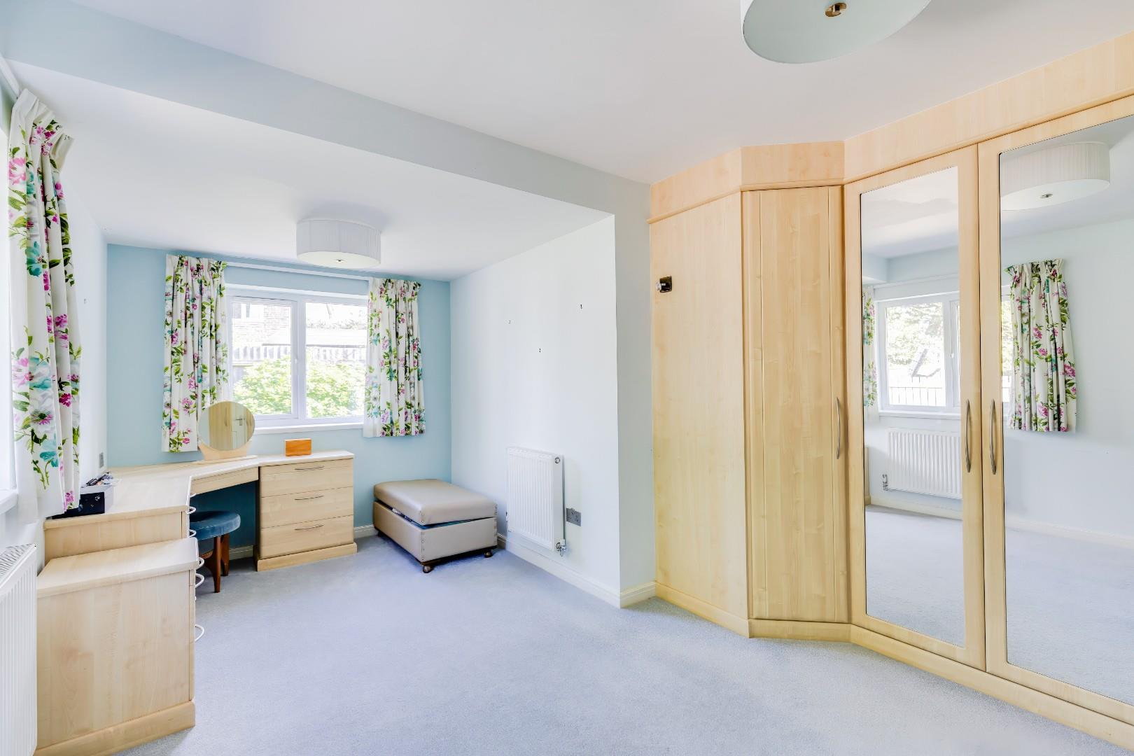 17 Charteris Close, Penarth, CF64 5RT
